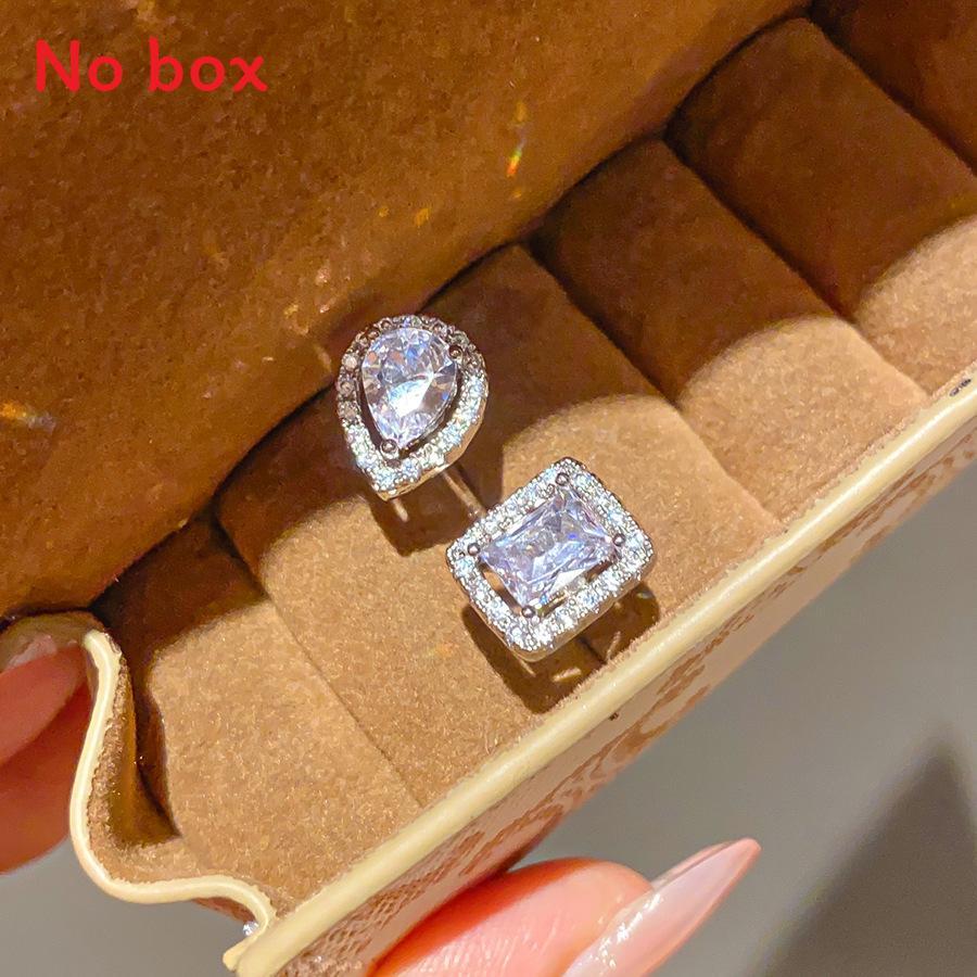 Modern Copper Zircon Geometric Ring For Women Stylish Accessory
