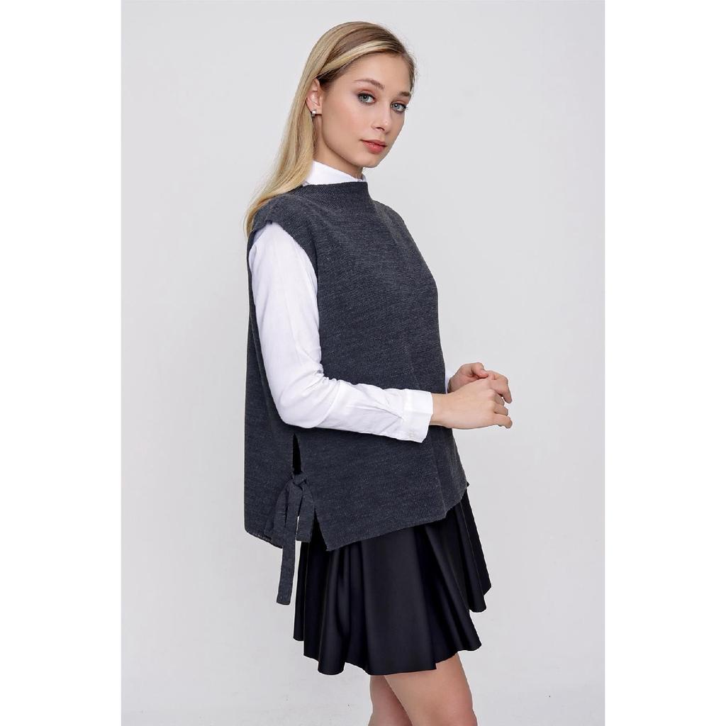 Женский трикотажный свитер с завязками сбоку красный 22wk252