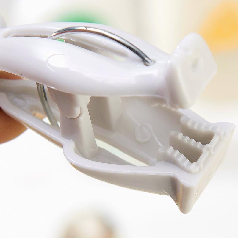 4Pcs Creative Cat Cartoon Clip Strong Plastic Clothes-pin Shape Receive A Clip Socks Hanging Pegs Clamps Laundry Photo Holder