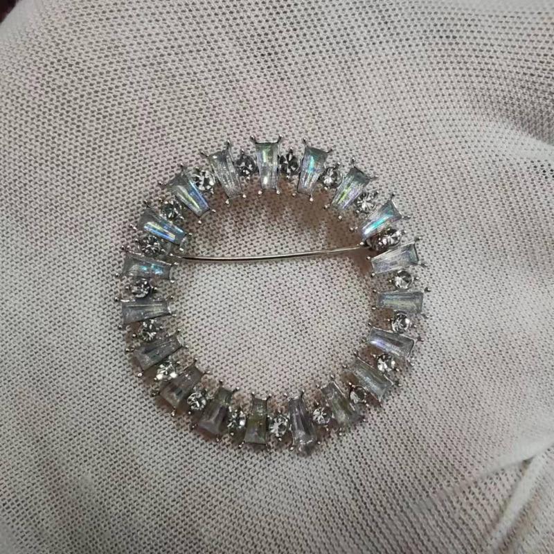 Brooch High-End Niche Silk Scarf Buckle Alloy Diamond Coat Pearl Corsage Pin Accessories