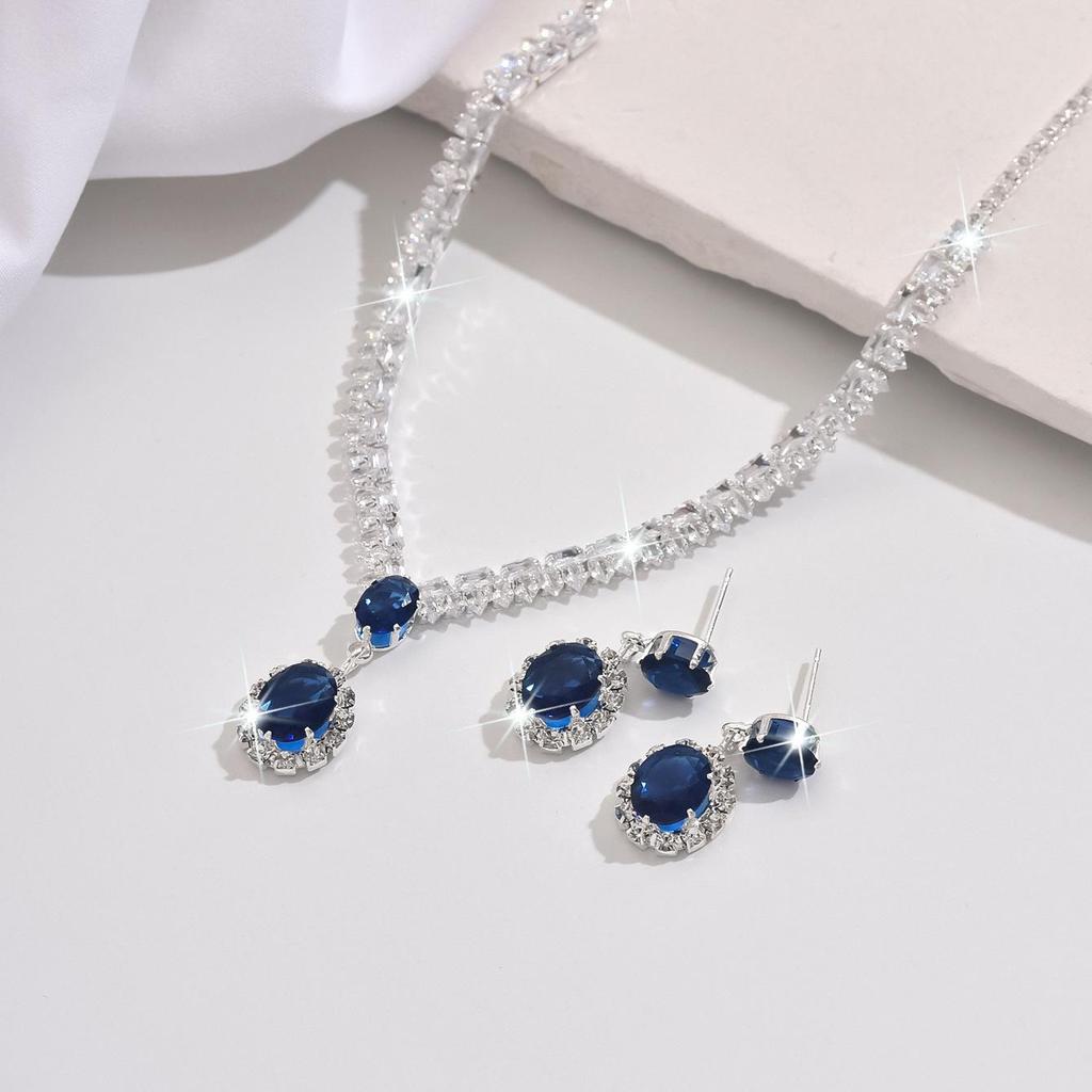 Комплект из ожерелья и серег со стразами и цирконием в стиле French Chic - Роскошные ювелирные изделия в европейском и американском стиле