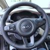 Изготовленный на заказ автомобильный плетеный чехол на руль, дышащая натуральная кожа, 100% подходит для Kia Carens 2012-автомобильный интерьер