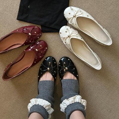 Модные туфли-лодочки с бантом и заклепками, осенние новинки, с круглым носком, с неглубоким вырезом, слипоны, на мягкой подошве, противоскользящие, износостойкие, одинарные туфли