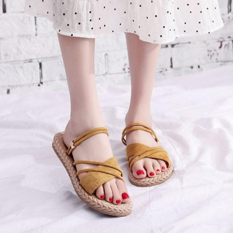 Женские сандалии 2024 года, новые модные корейские тапочки, женские повседневные плоские повседневные ретро-римские сандалии, пляжные сандалии для отдыха на открытом воздухе, сандалии для женщин