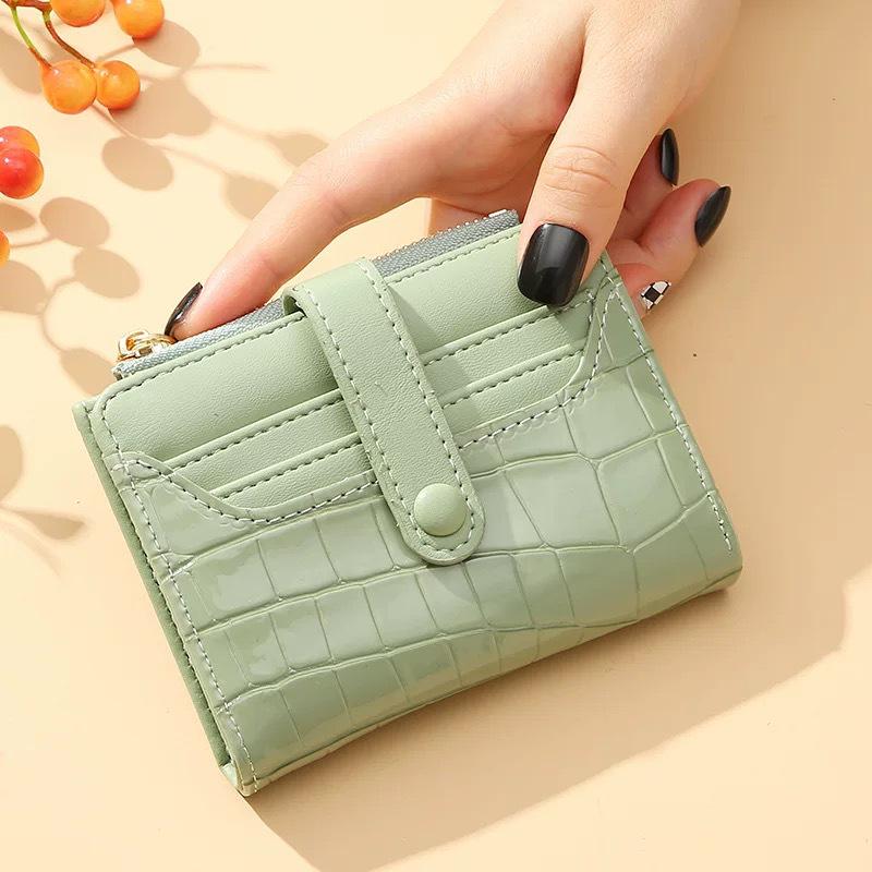 Women's Korean Retro Crocodile Pattern Wallet with Multi-Card Slots and Coin Purse