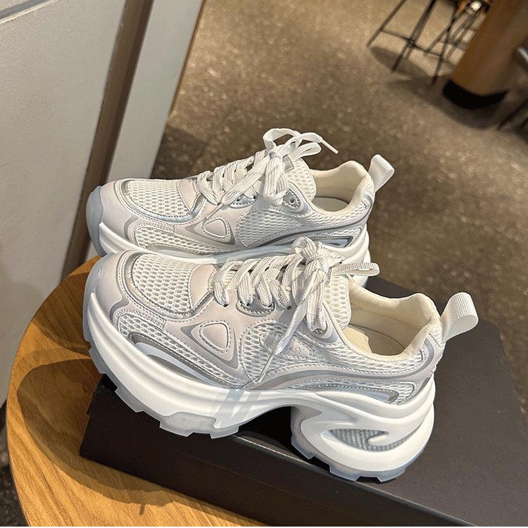 2025 летняя новая тонкая дышащая серебристо-белая сетчатая спортивная и повседневная обувь на платформе женская обувь для папы повышенная