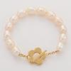 Медный Золотой Цветочный Браслет из Пресноводного Жемчуга для Женщин - Универсальная Европейская и Американская Мода с Застежкой OT