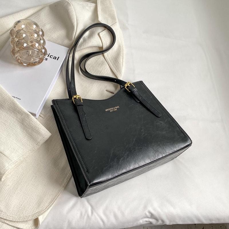 Сумка большой вместимости женская осенне-зимняя новая ретро универсальная простая на плечо сумка-тоут