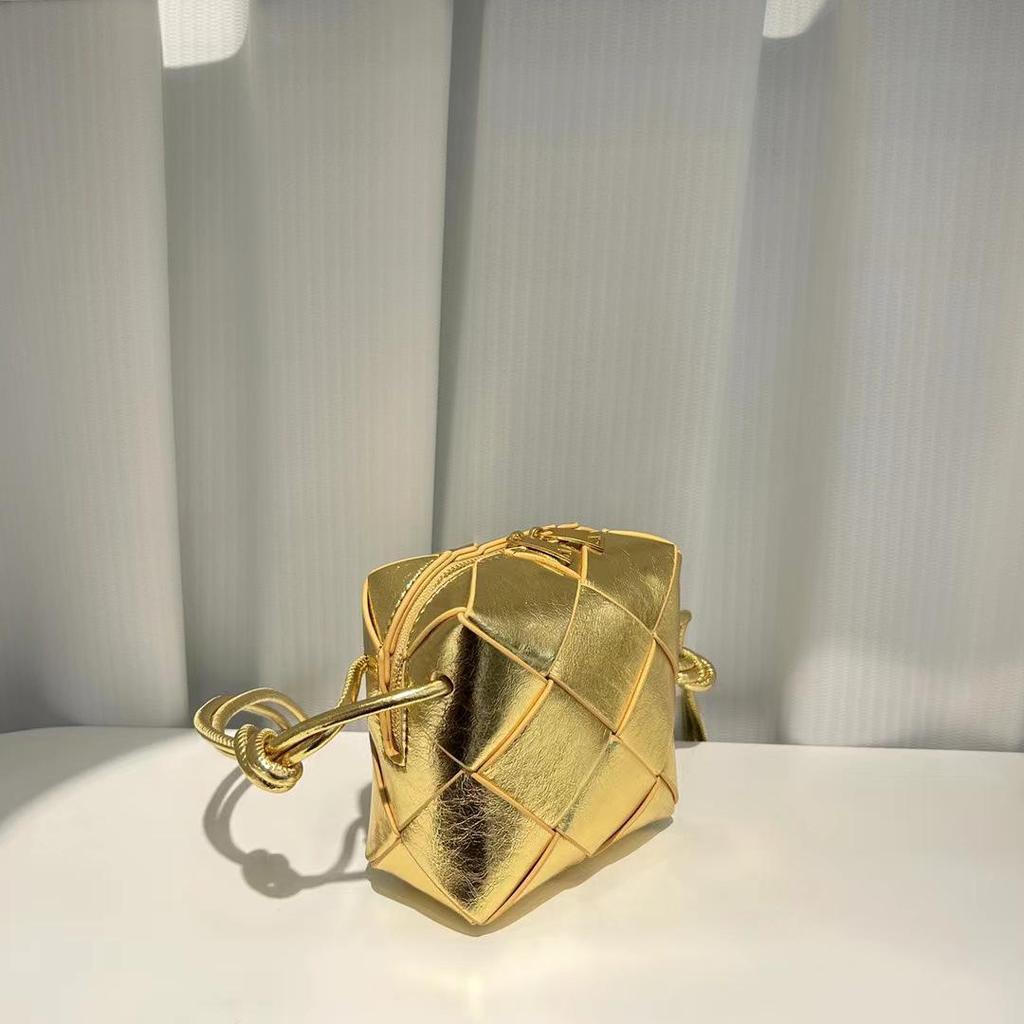 2024 Весна/Лето Женская мода из коровьей кожи, плетеная вручную, с узлом, сумка через плечо и через плечо