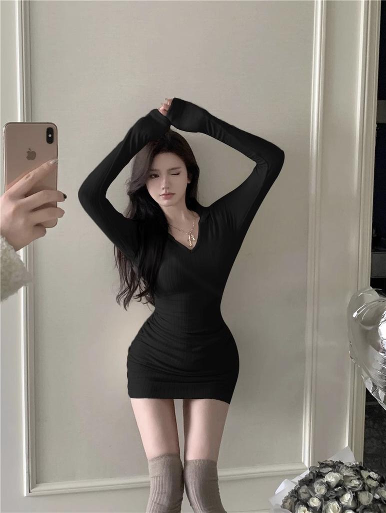 Spice girl sexy hooded V-neck dress women's autumn and winter new temperament advanced tight and thin inner hip skirt