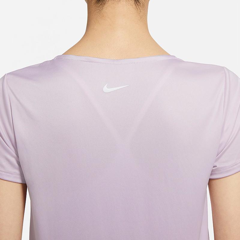 Nike Спортивная футболка с круглым вырезом и коротким рукавом с принтом логотипа Swoosh, женские топы, светло-фиолетовый цвет CZ9279-576