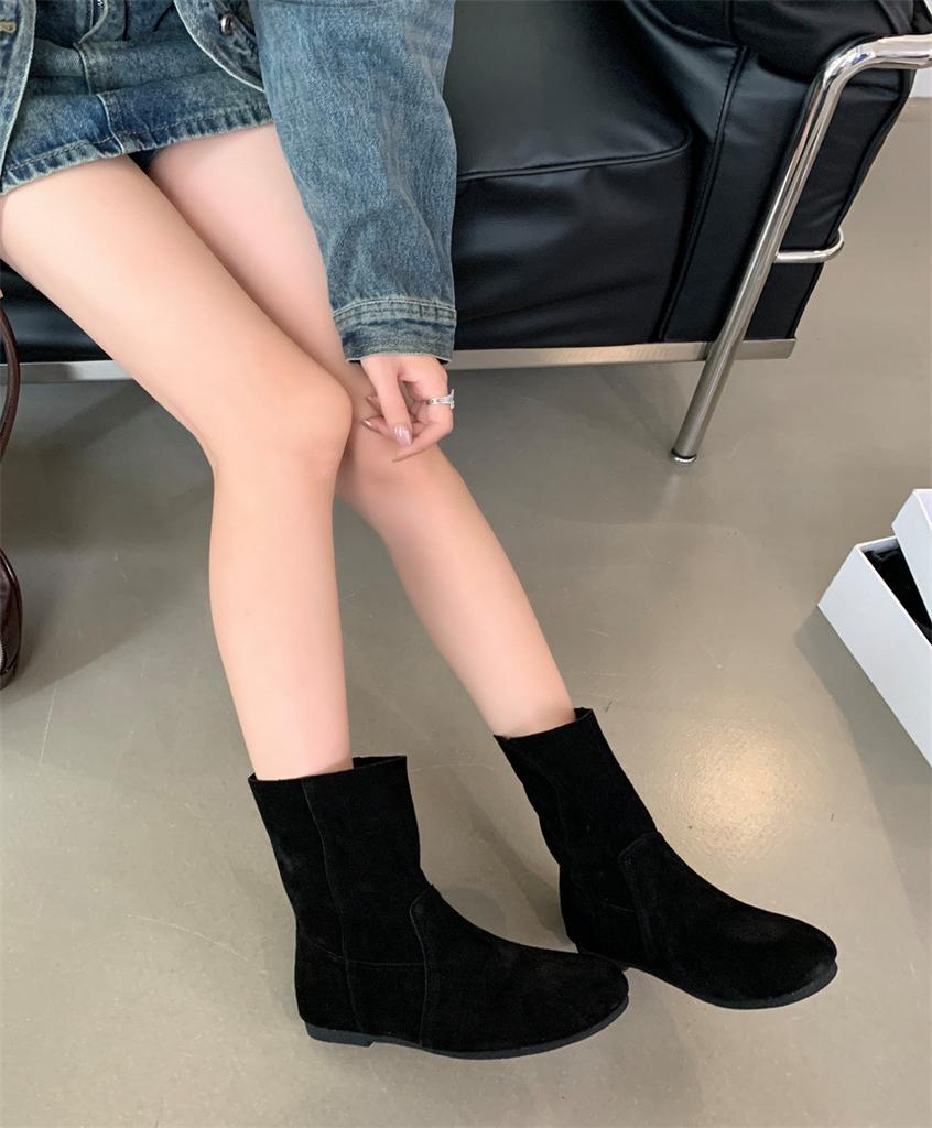 2025 Autumn and Winter New Large Size Soft-soled Comfortable Boots Round Head Solid Color Fashion Boots Flat Bottom Temperament Versatile Women