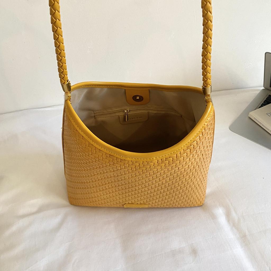 Single Shoulder Bag with Woven Pattern, Large Capacity Mother and Child Bag, Casual and Fashionable Commuting Tote Bag