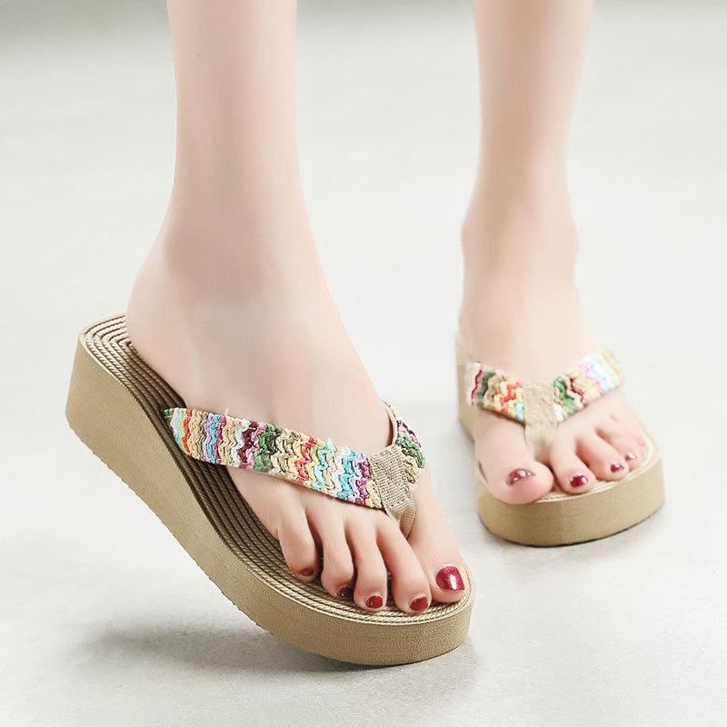 Модные тапочки для женщин, женские шлепанцы со стразами, стильные, элегантные, дизайнерские, роскошные тапочки на платформе, милые, пляжные сандалии на танкетке