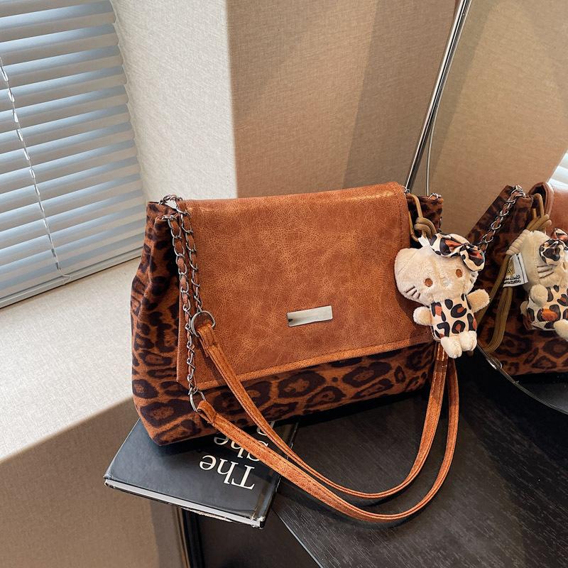 Вместительная сумка с леопардовым принтом, женская сумка через плечо на осень и зиму, сумка-тоут с мягкой отделкой и цепочкой в стиле ретро