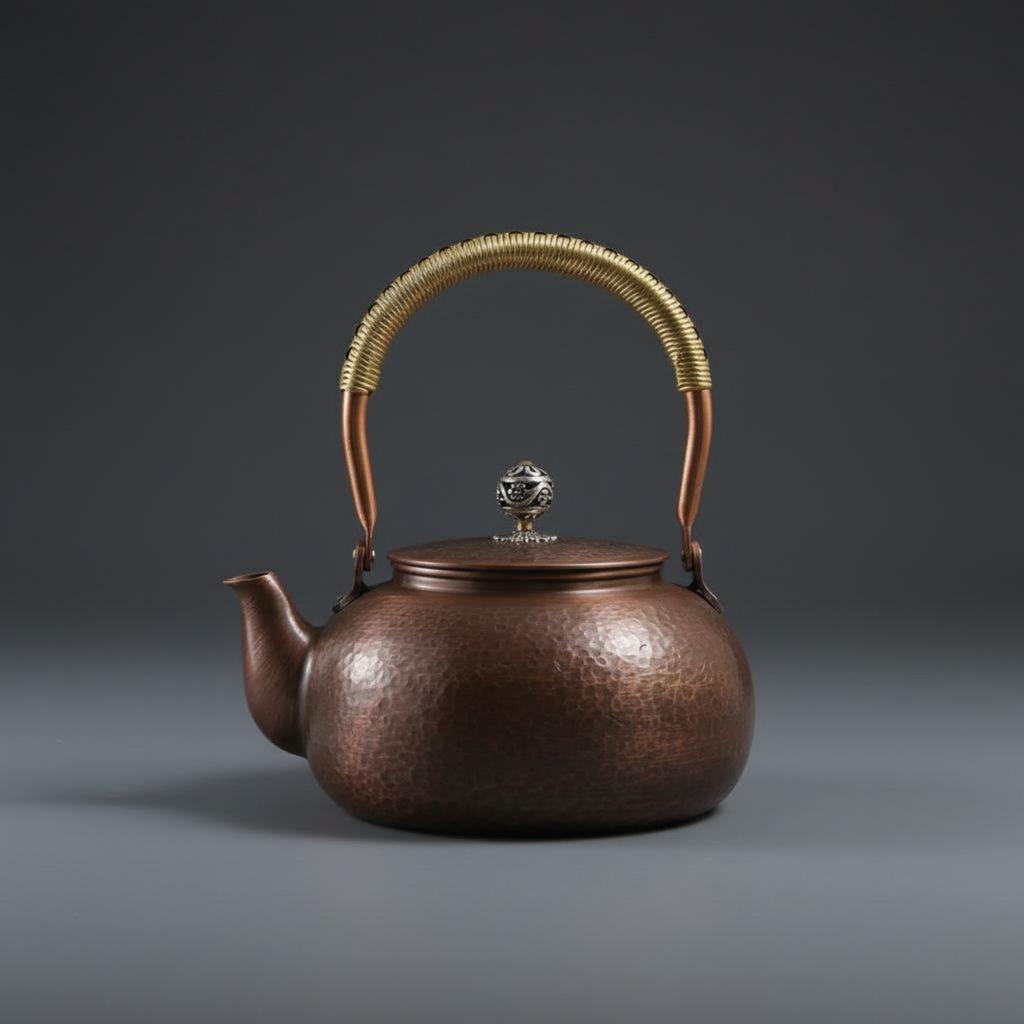 Hammered Copper Teapot Decorative Handmade Copper Kettle Vintage Design Tea Kettle Long-Lasting Stovetop Cookware Wrapped Handle