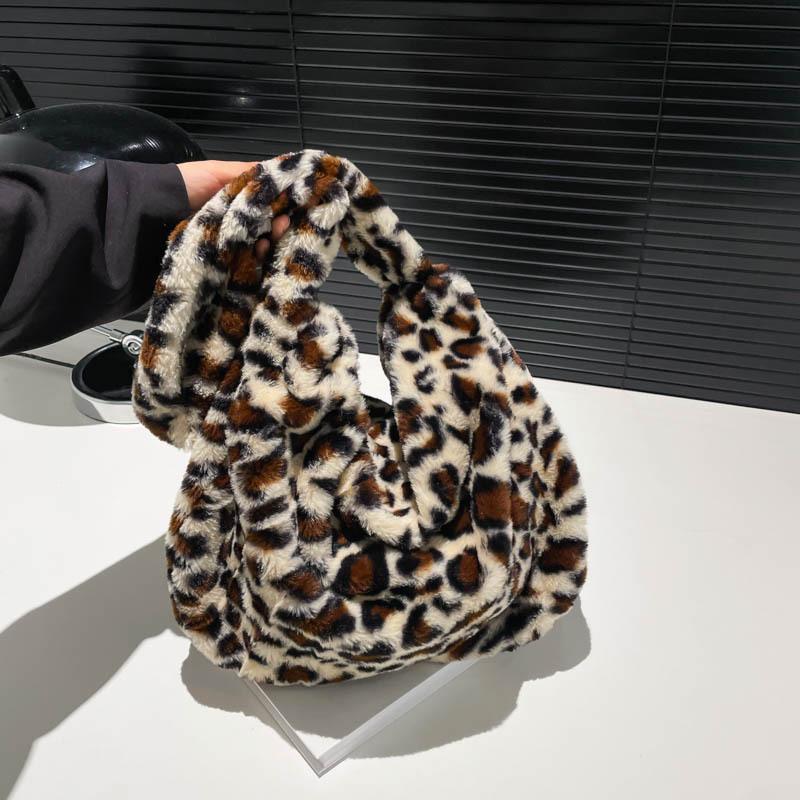 Фактурная и элегантная плюшевая сумка для женщин на осень и зиму, новая вместительная меховая сумка для женщин, сумка через плечо на одно плечо