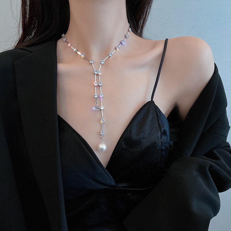 Сексуальное ожерелье-чокер в форме буквы Y со стразами