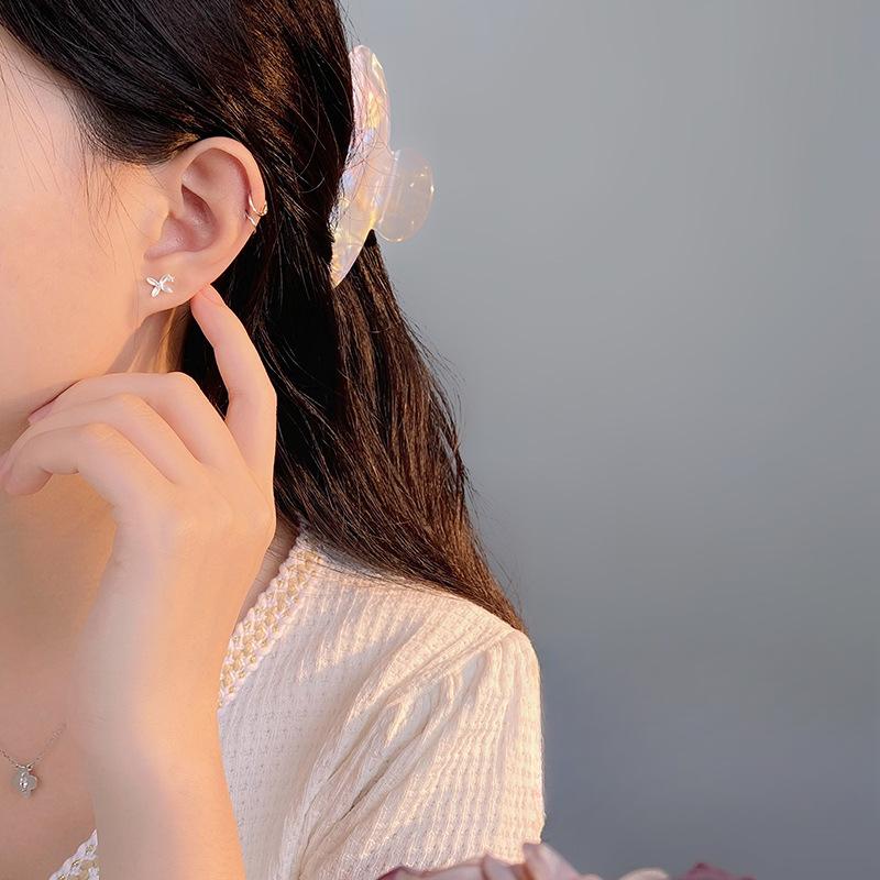 Асимметричный темперамент, серьги-цветы, женский темперамент, элегантные и универсальные легкие роскошные серьги