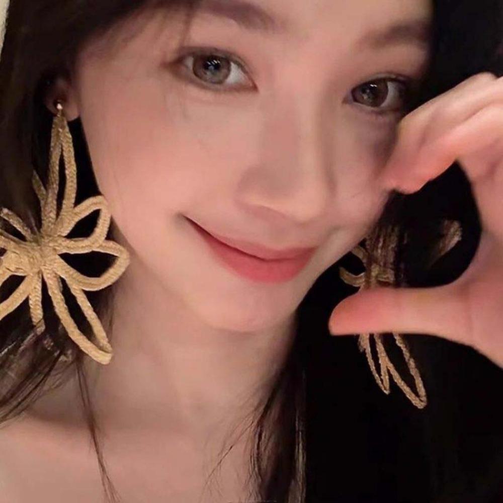 Zinc Zinc Alloy Straw Woven Earrings Elegant Hollow Floral Earrings Exaggerated Flower Ear Studs Vacation