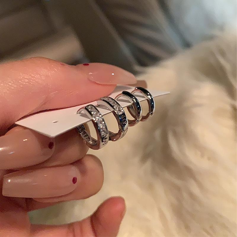 S925 Серебряная игла Нежный циркониевый набор для ушей Маленькие серьги-пусеты