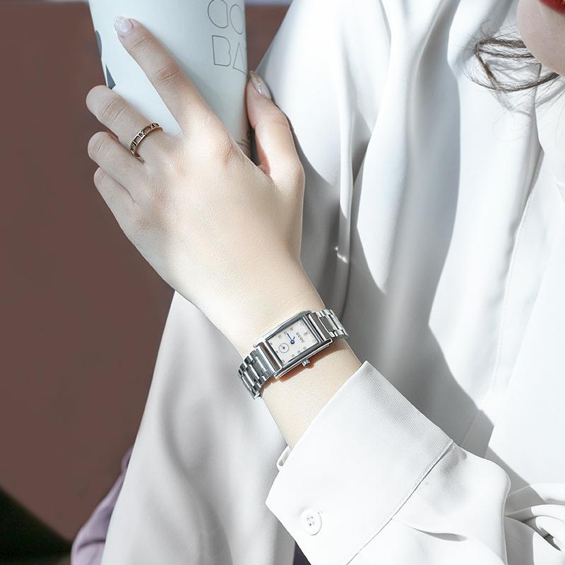 Квадратные часы для женщин, простая мода, старый темперамент, квадратные дисковые часы, водонепроницаемые кварцевые часы, женские часы Niche