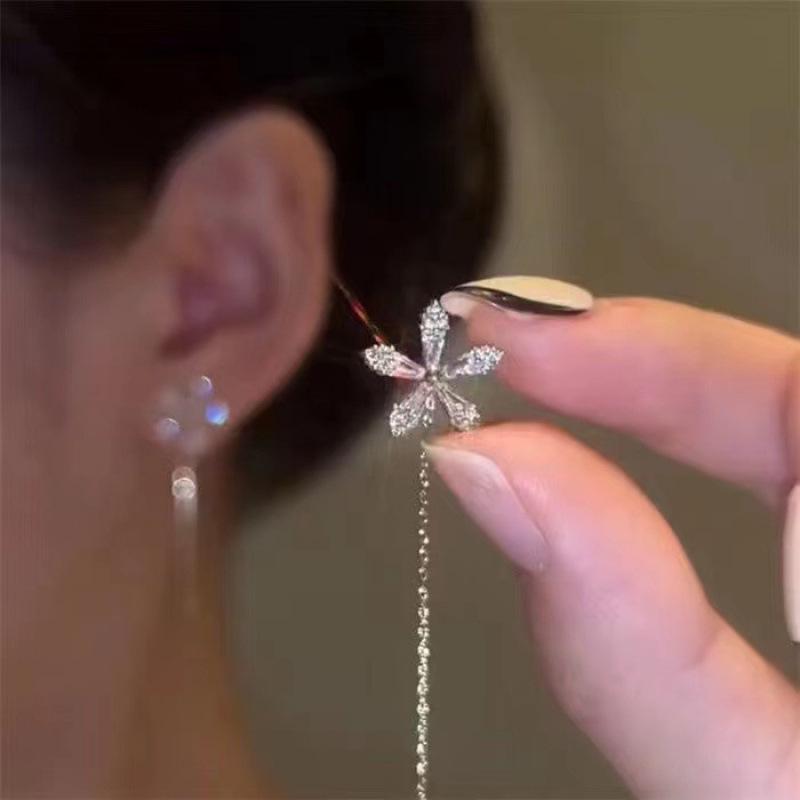 Серьги-гвоздики из стерлингового серебра S925 с микрозакрепкой: Модные корейские длинные элегантные серьги для женщин 2024 года.