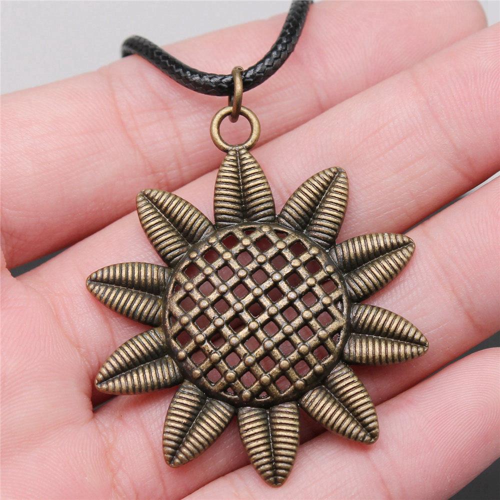 Креативное кожаное ожерелье-цепочка с металлическим кулоном в виде листа и цветка для женщин - Идеально для Дня святого Валентина