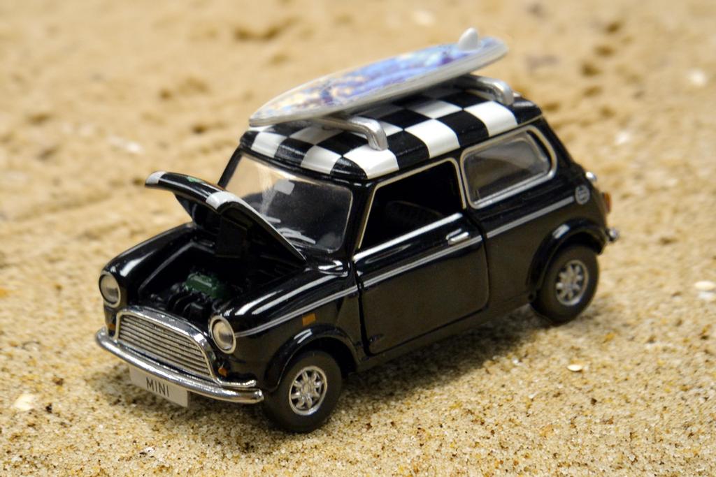 Tiny City Mini Cooper Mk 1 доска для серфинга с аксессуарами литая мини-машина 1/50