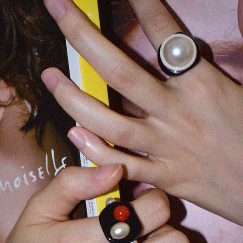 Usite Black Swan Ring