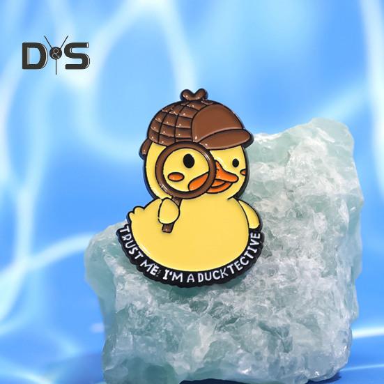 Значок в виде утёнка из мультфильма, украшение в виде животного, брошь из сплава, шляпа, шарф, сумка, украшение на лацкан, булавка, подарок на день рождения, выпускной, Рождество