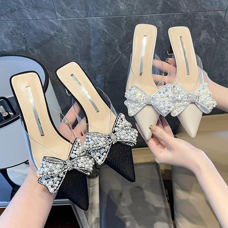 Симпатичная женская обувь. Милые тапочки. Женские базовые шлепанцы. Необычные летние тапочки на высоком каблуке с однотонным острым носком и узлом-бабочкой.