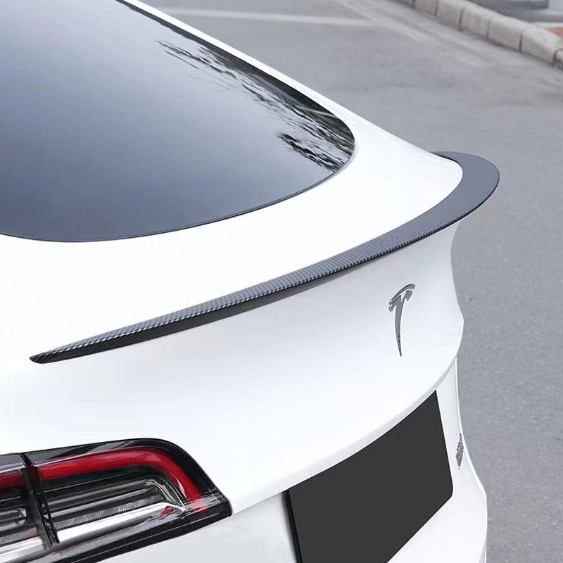 Совместимо с Tesla Model 3: Модифицированный передний сплиттер, задний спойлер, боковые юбки, спойлер на крышу и небольшой обвес для версии P