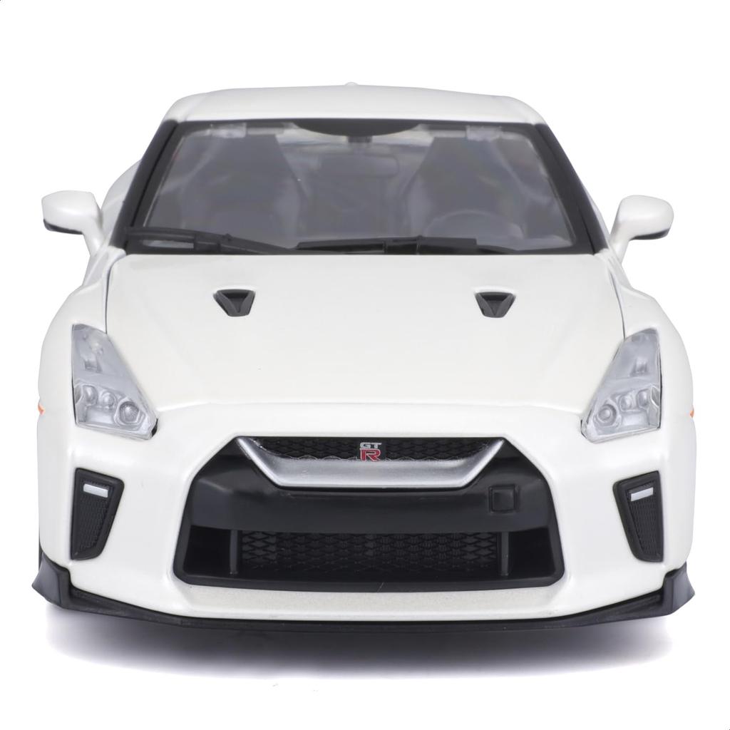 Bburago 1/24 Scale Nissan GT-R 2017 White / Diecast Model Car, Finished Product, 18-21082 WT