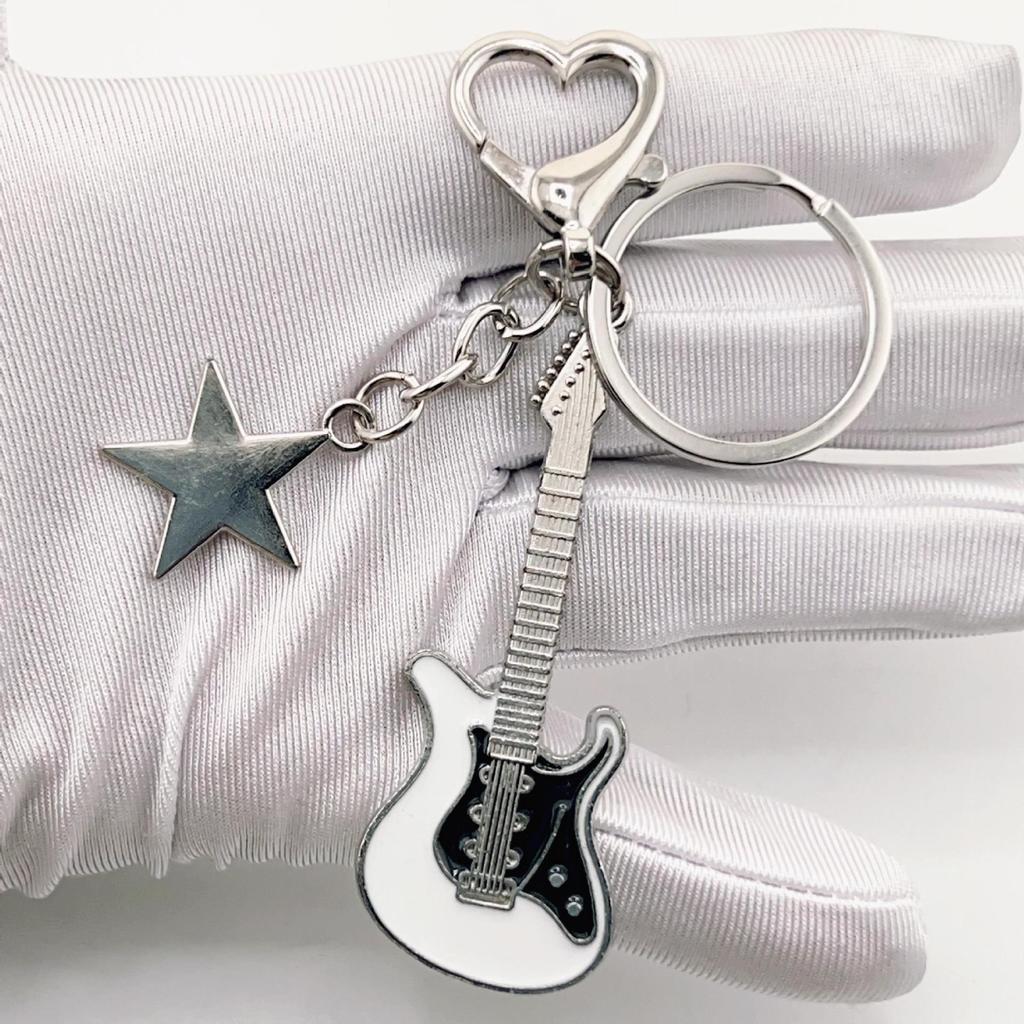 2pcs Y2k Guitar Love Heart Keychain for Men Women Cool Pentagram Pendant Rock Punk Accessories Gift