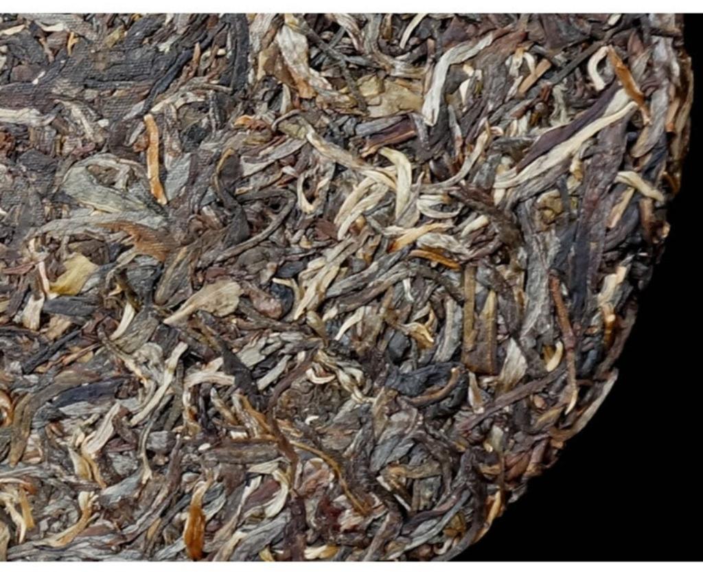 Yunnan Yiwu Guafengzhai 2021 Premium Ancient Tree Raw Pu-erh Gong Tea Cake 357g