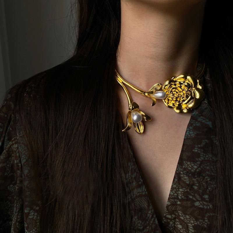 Тяжелое трехмерное жемчужное цветочное ожерелье, античный стиль, легкая роскошь, высококачественные аксессуары для ожерелий для женщин