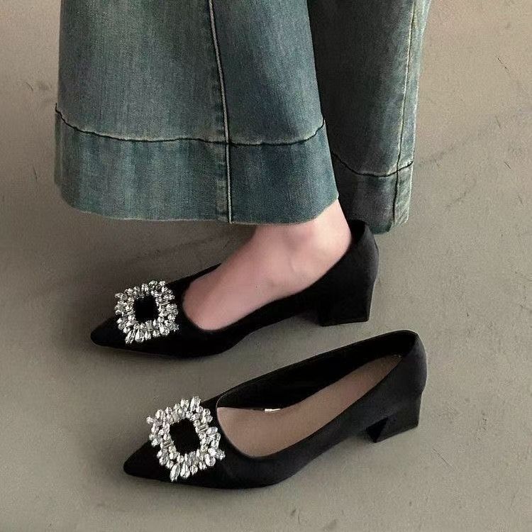 Новые французские туфли-лодочки на высоком толстом каблуке с квадратной пряжкой из стразов, женские 2025, шелковые, с острым носком, с открытым вырезом, свадебные туфли, одинарные туфли