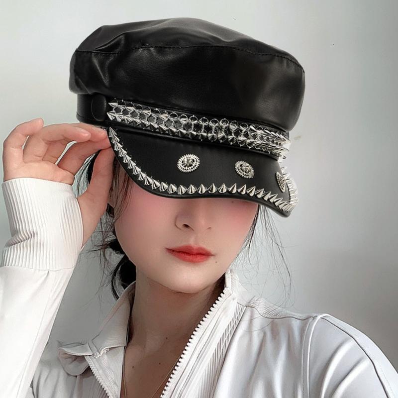 Легкая, дышащая бейсболка с прочной искусственной кожей и заклепками в стиле панк для летних фестивалей и вечеринок.