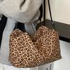 Сумка для поездок на работу женская большой вместимости 2025 новая осенне-зимняя женская сумка-тоут с леопардовым принтом, студенческая сумка через плечо для занятий