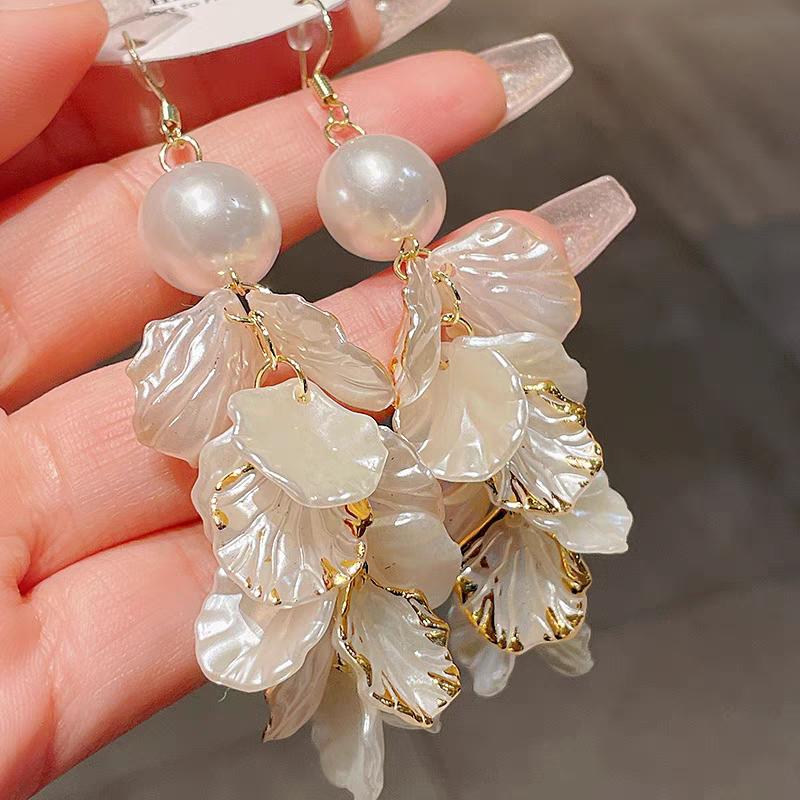 Petal Tassel Pearl Earrings 2024 New Hot High-end Light Luxury Earrings Ear Hooks French Temperament Earrings Women