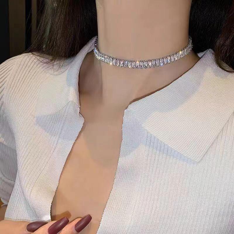 Elegant High-End Zircon Necklace - Simple, Fashionable, Short Clavicle Chain with a Distinctive and Stylish Design.