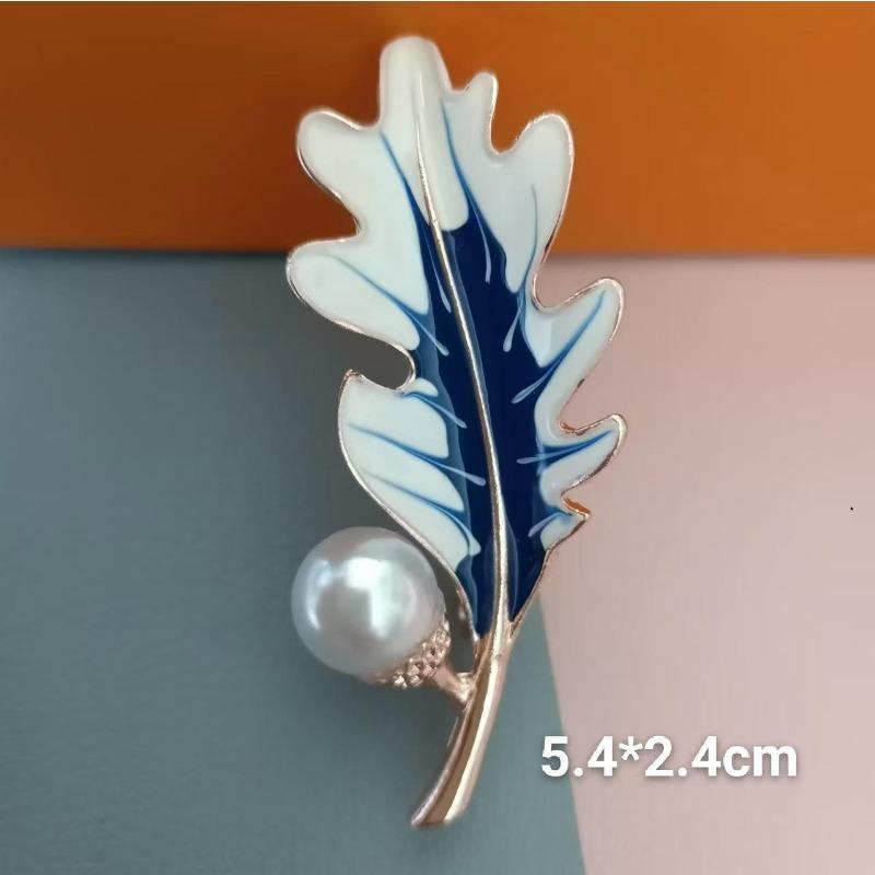 Brooch High-End Sense Niche High-End Women'S Silk Scarf Buckle Alloy Corsage Small Fragrant Wind Pearl Rhinestone High-End