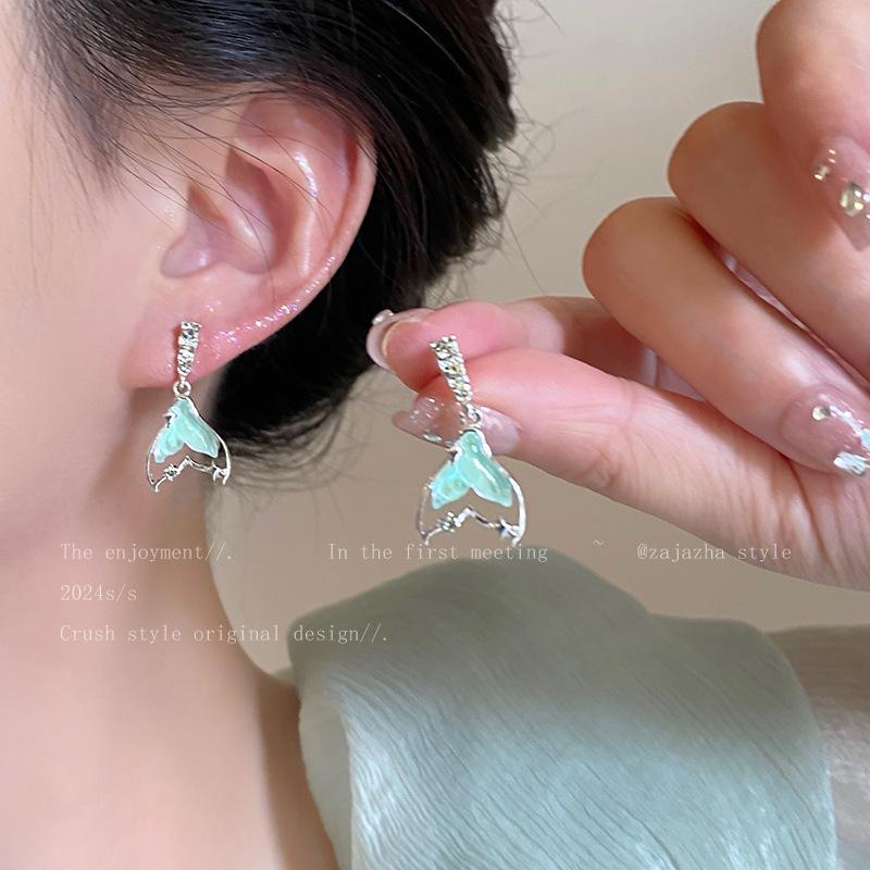 S925 Silver Needle Pearl Bow Stud Earrings: Luxurious, Versatile, and Exquisite Ear Ornaments
