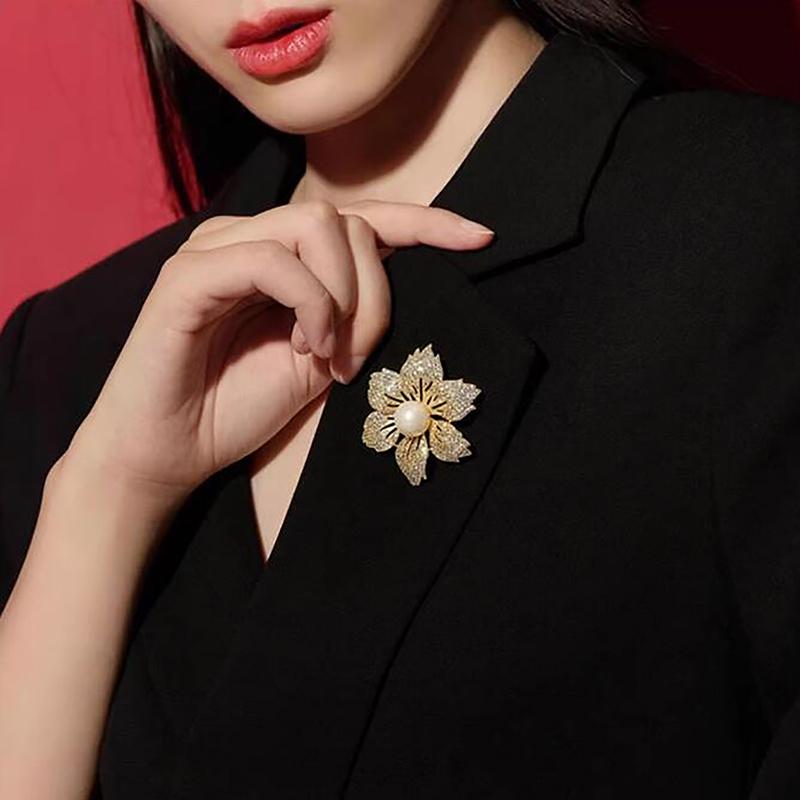 Golden High-End Women'S Delicate Flowers, Sparkling S, Redbud Anti-Light Brooches