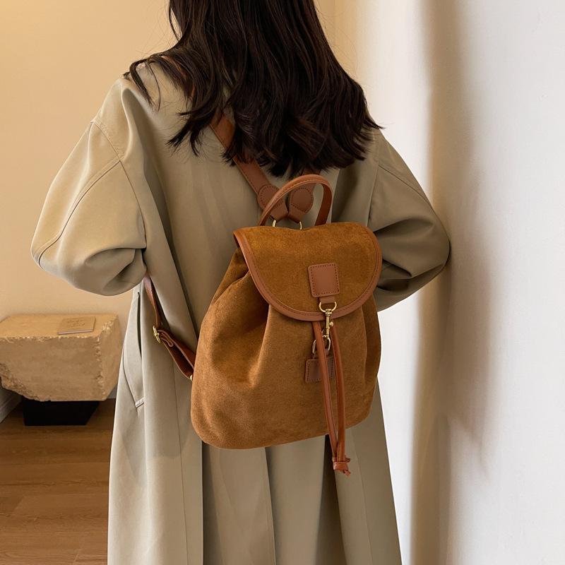 Сумка большой вместимости 2025 новая повседневная универсальная рюкзак женская портативная сумка-ведро матовая ретро для выхода