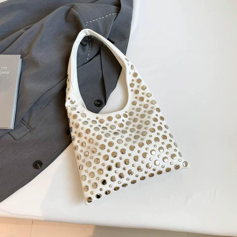 Летняя сумка через плечо с заклепками, брендовая, модная, из высококачественной ПУ кожи, универсальная, однотонная, для通勤, тоут, женская сумка-ведро, подмышечная сумка