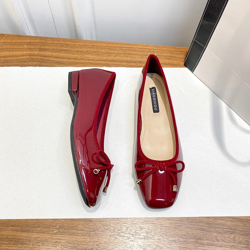 Модные женские удобные слипоны на плоском каблуке, лоферы 2025, новая осенняя коллекция, повседневная обувь из искусственной кожи с бантом, женские туфли-лодочки с мелким квадратным носком