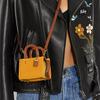 Coach Rogue 11 Однотонная бирка для багажа Сумка-кроссбоди на плечо Мини-сумка Женские сумки Оранжево-желтый CI808-B4SZ9