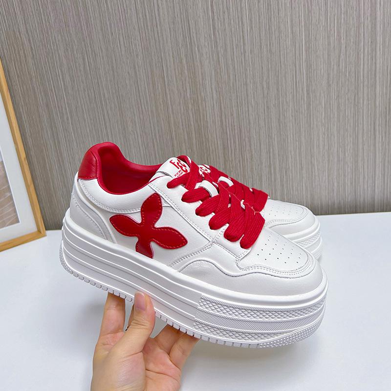 Leather little white shoes women's 2025 spring new muffin platform single shoes women's height-increasing sports women's shoes versatile shoes child